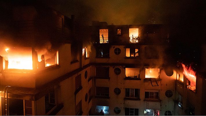 Telediario 1 - Al menos ocho muertos en un virulento incendio en París