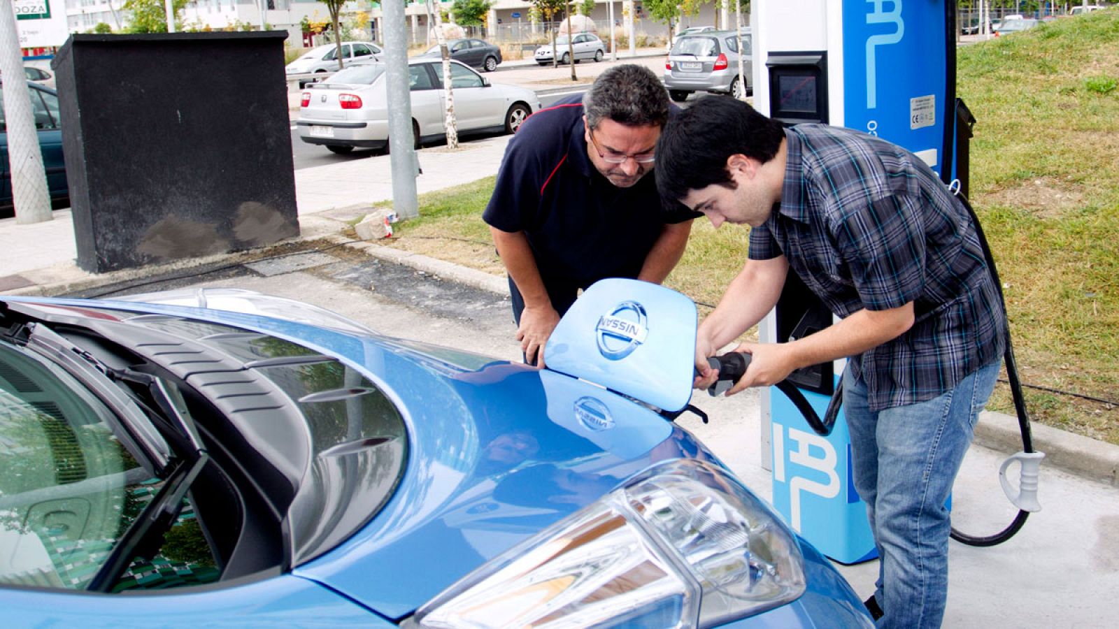 España cuenta con 4.000 puntos de recarga de vehículos eléctricos y tendrá 100.000 en una década