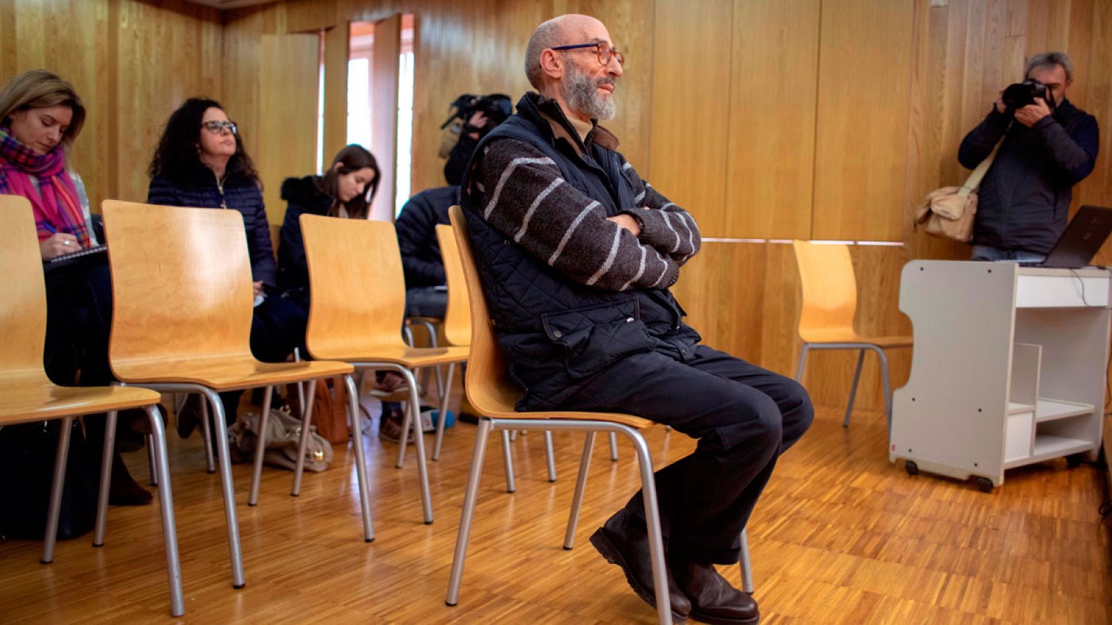 La ministra de Justicia, Dolores Delgado, ha pedido a la Fiscalía General del Estado datos sobre abusos sexuales a menores por parte de religiosos. En su escrito, dice que hay alarma social por los casos denunciados en los medios de comunicación. Est