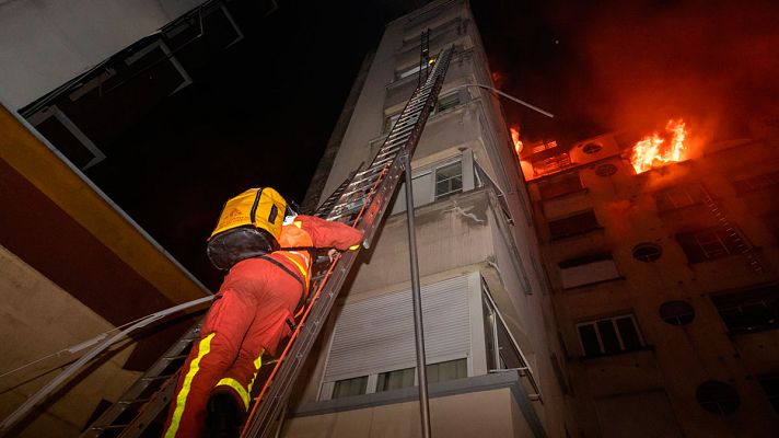 Telediario 1 - Una detenida por el incendio que ha causado 10 muertos en un edificio de París