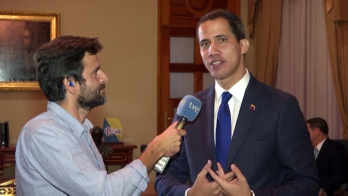 Telediario 1 - Guaidó, sobre Maduro: "¿Quién se va a inmolar por una persona notablemente contrariada y perturbada?"