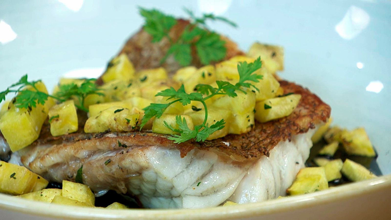 Torres en la cocina - Mero con salsa de ajo negro