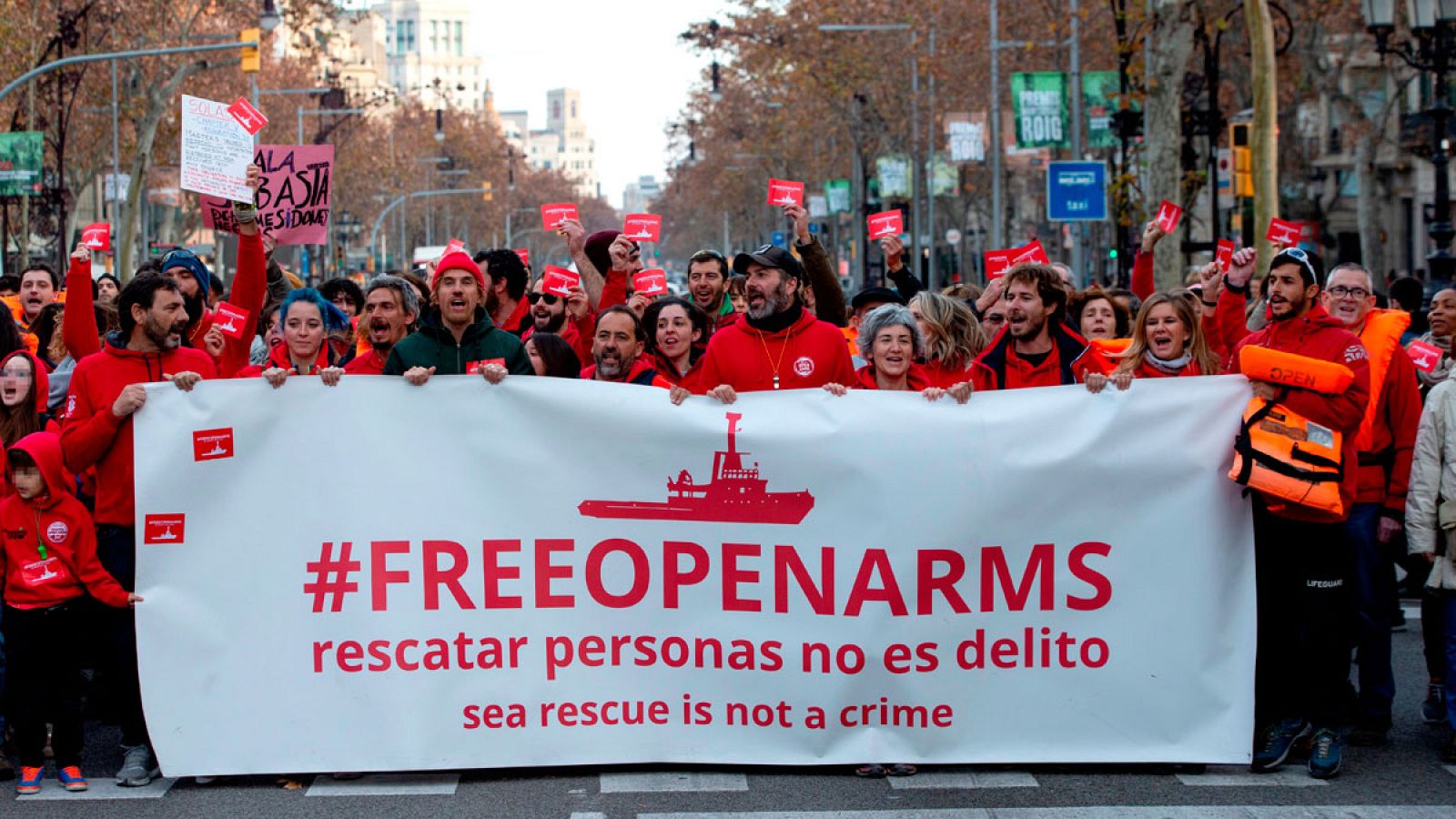 Los barcos de rescate Aita Mari y Open Arms continuan bloqueados a pesar de las protestas - Informativo 24h | Ver