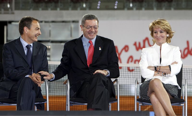 Madrid se engalana para pasar revista