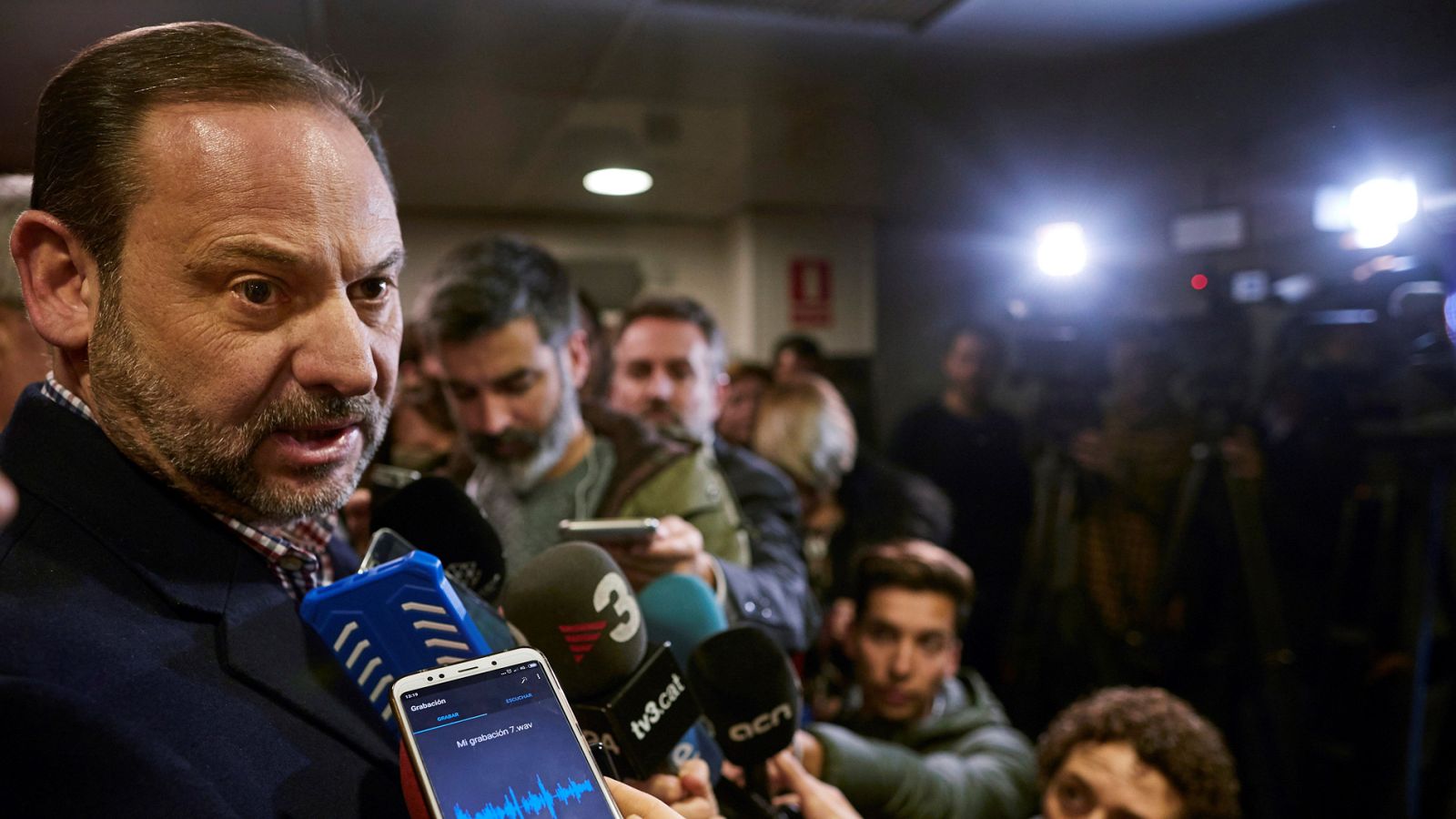 Ábalos no descarta "una concatenación de factores humanos" como causantes de la colisión frontal de los trenes