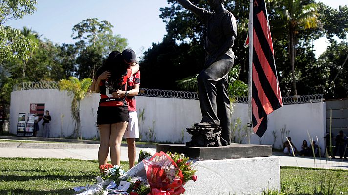 Telediario 1 - Homenaje a las víctimas del incendio en el campo de entrenamiento del Flamengo
