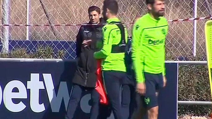 Informativo 24h - El Levante visita al Alavés en medio del 'caso Toño'