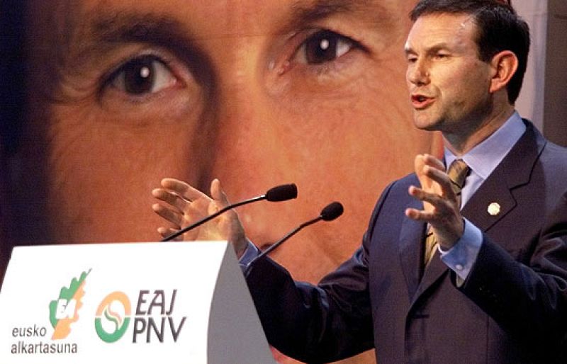 Se pone fin a tres décadas de Gobierno nacionalista en el País Vasco, después de tres legislaturas consecutivas de Juan José Ibarretxe como presidente vasco. Ha sido el tercer lehendakari vasco de la democracia y quinto de la historia del gobierno au