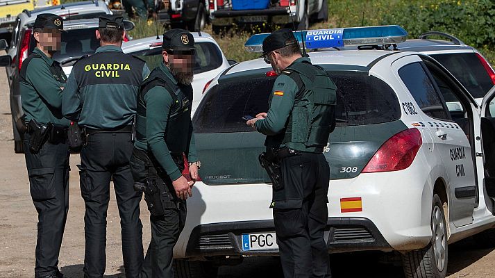 Telediario 1 - La Guardia Civil detiene a un hombre por degollar a su pareja en la localidad alicantina de Planes