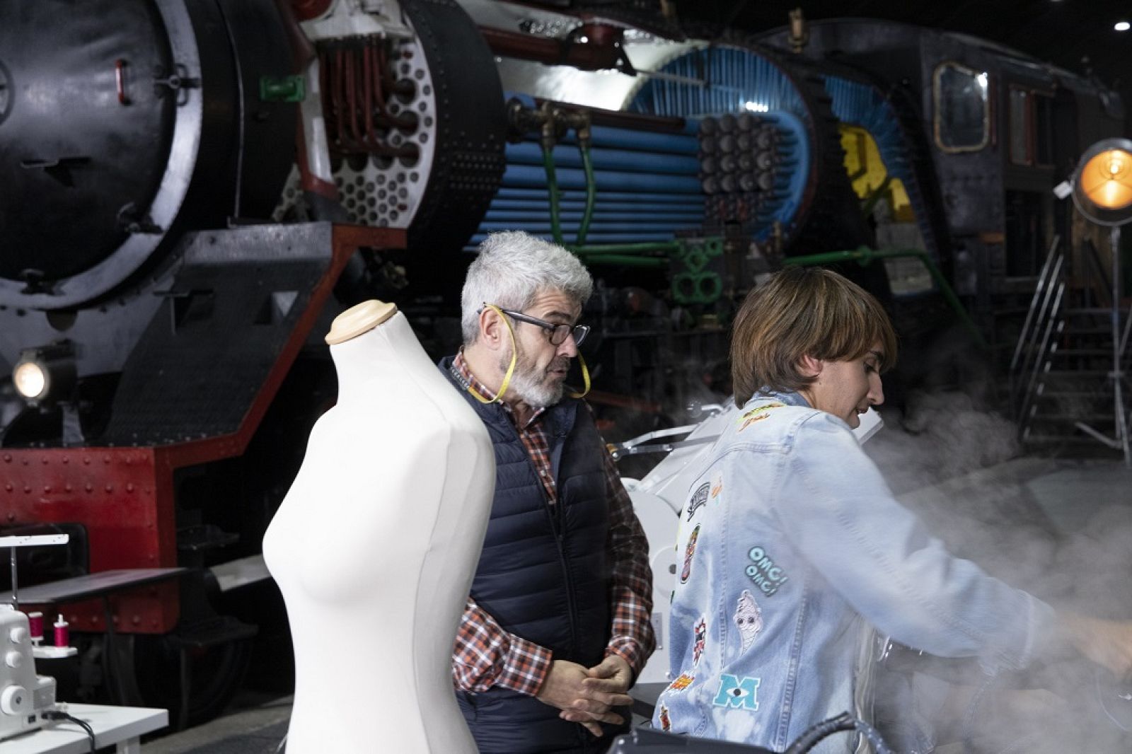 Maestros de la Costura: Pedro quema la sudadera | Ver