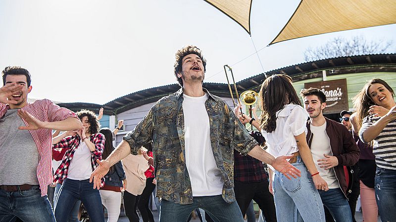 Telediario - Miki graba el videoclip de 'La venda'