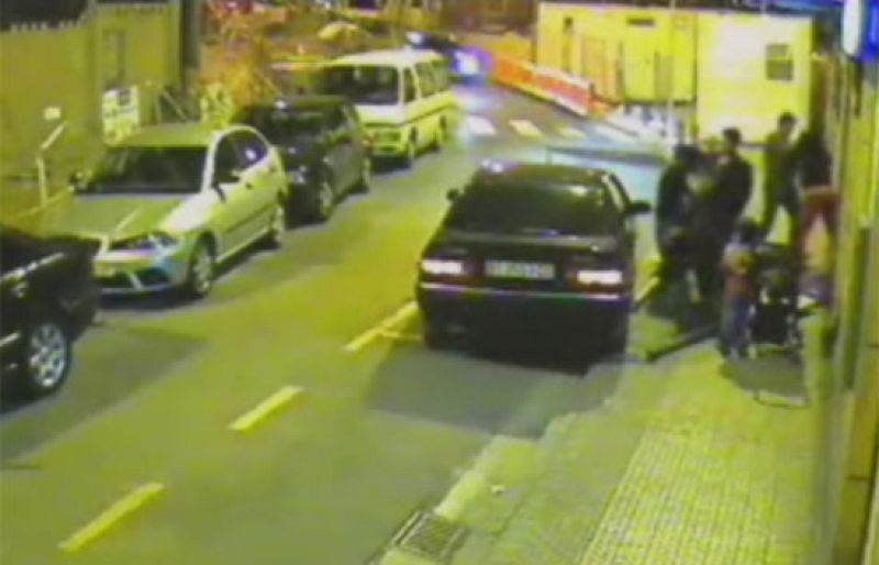 Las cámaras de seguridad del ayuntamiento de Sestao captan una brutal escena de malos tratos | Ver