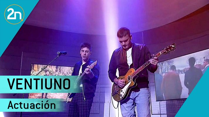 La 2 Noticias - Veintiuno cantan 'Dopamina'