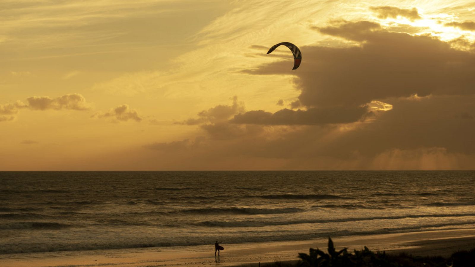 Tiempo estable en todo el país y viento fuerte en Canarias y en el Estrecho - El tiempo | Ver