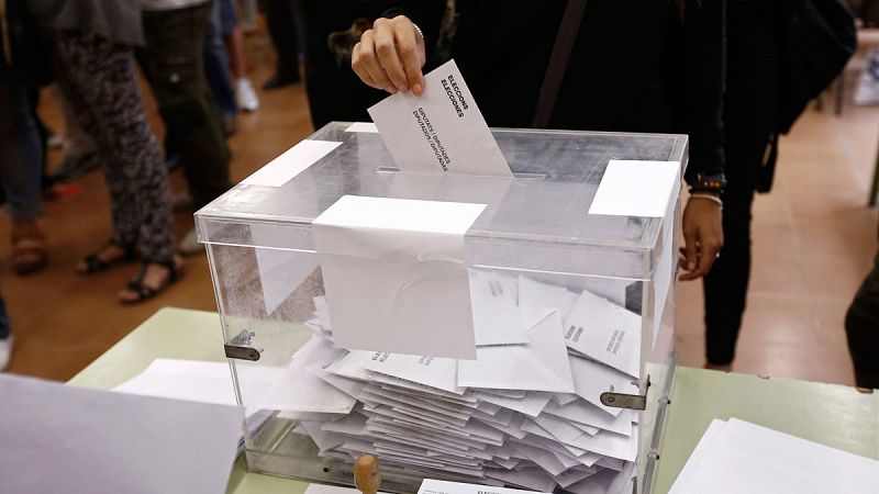 Los analistas coinciden en que la fecha electoral es la menos mala para el PSOE | Ver
