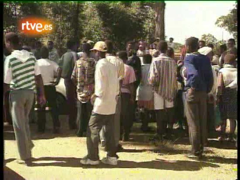 Imágenes de la jornada electoral del 27 de abril de 1994 en Sudáfrica - Fue noticia en el Archivo de RTVE | Ver