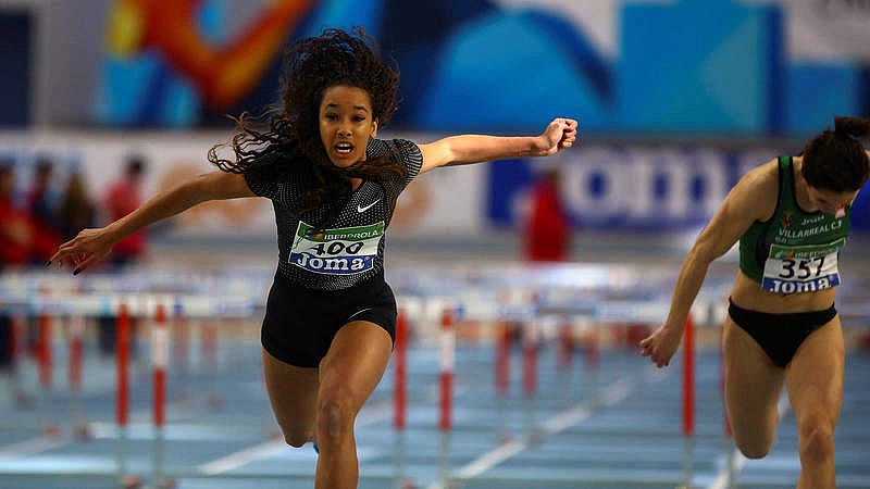 Salma Paralluelo y María Vicente destacan en los Campeonatos de España de Pista Cubierta