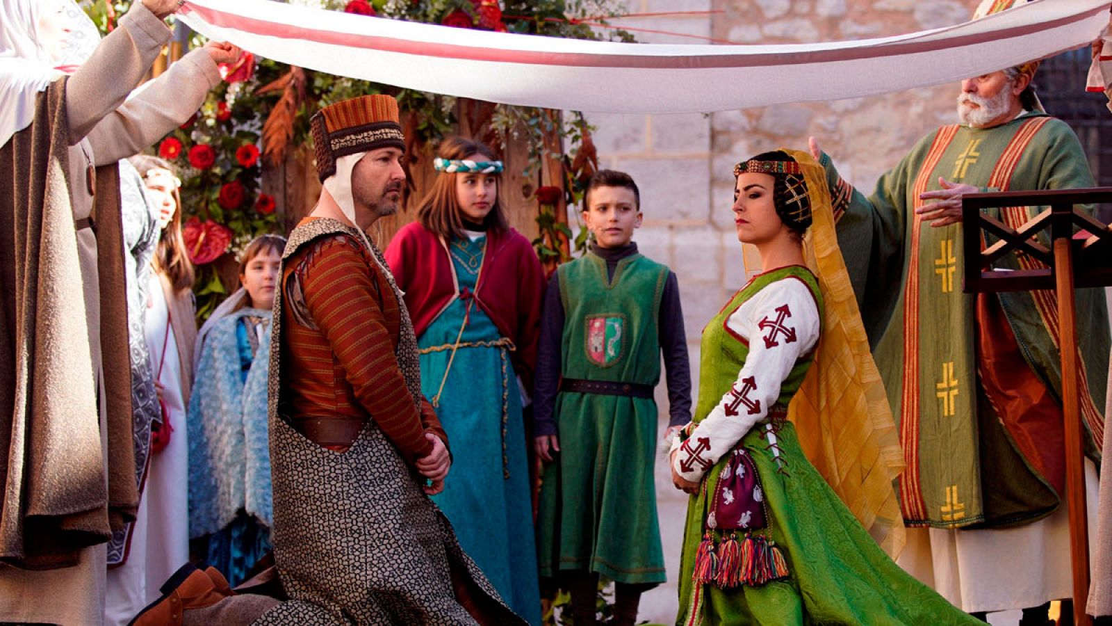 Miles de personas siguen la recreación del reencuentro de los amantes de Teruel