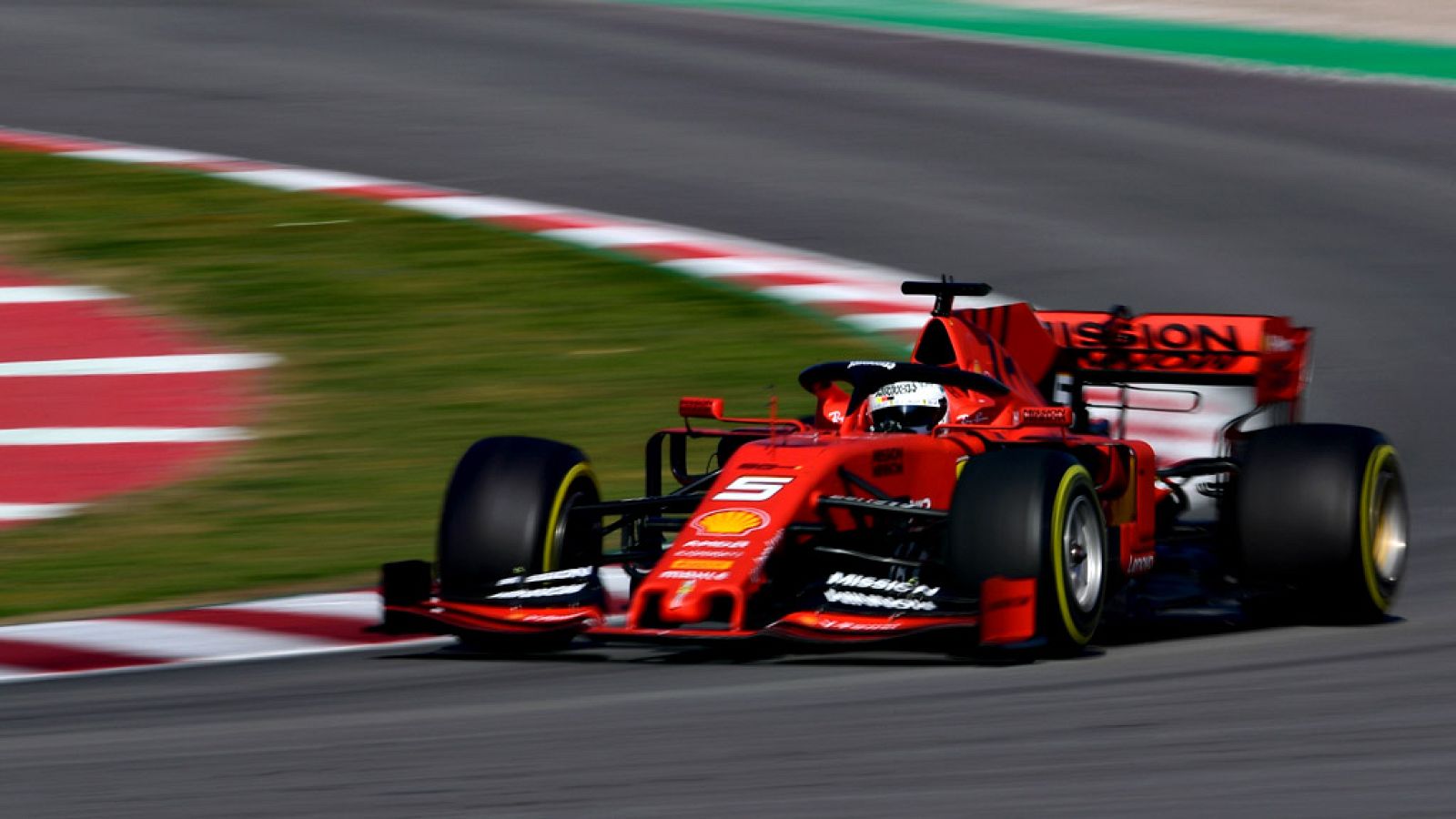 El piloto alemán Sebastian Vettel (Ferrari) ha sido el más rápido  este lunes en la primera jornada de entrenamientos oficiales de  pretemporada en el Circuit de Barcelona-Catalunya, con un tiempo de  1:18.161 al que sólo se acercó un sorprendente Ca