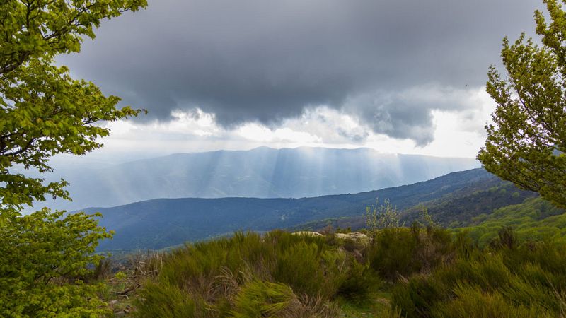 Intervalos nubosos en la Península, lluvias débiles en el Cantábrico - ver ahora