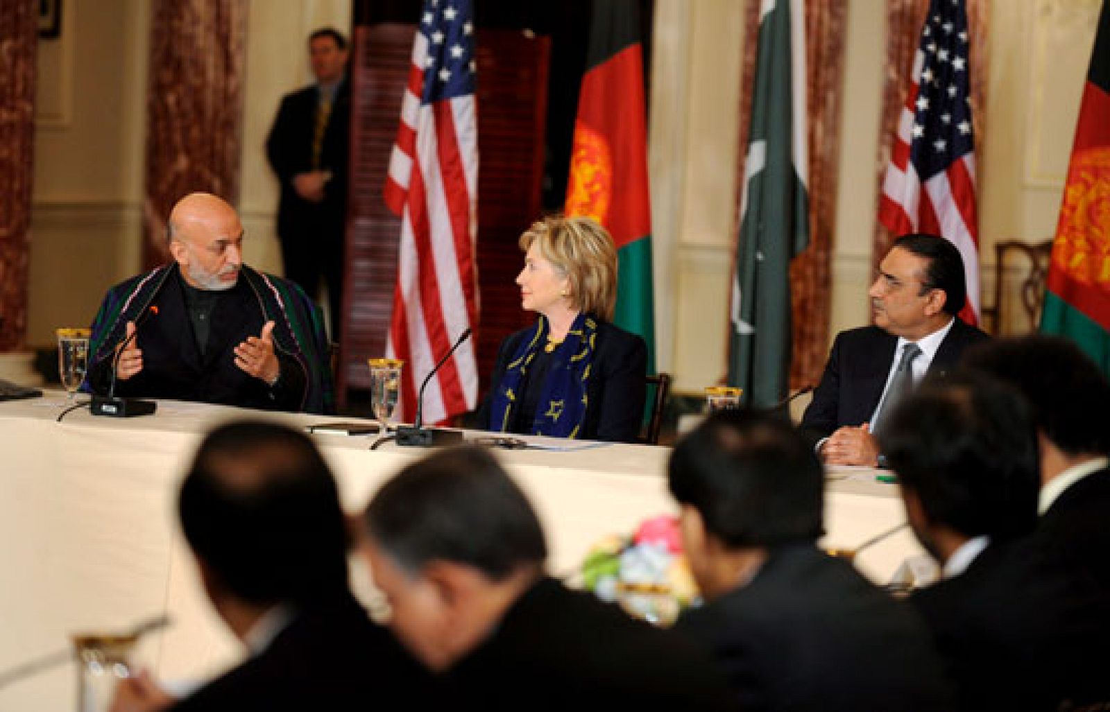 Obama recibe a los presidentes de Afganistán y Pakistán | Ver