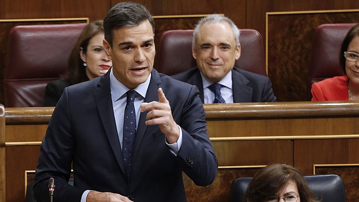 Informativo 24h - Sánchez acusa a Rivera de ponerse la "chaqueta de la ultraderecha" y éste le afea sentarse con "golpistas"