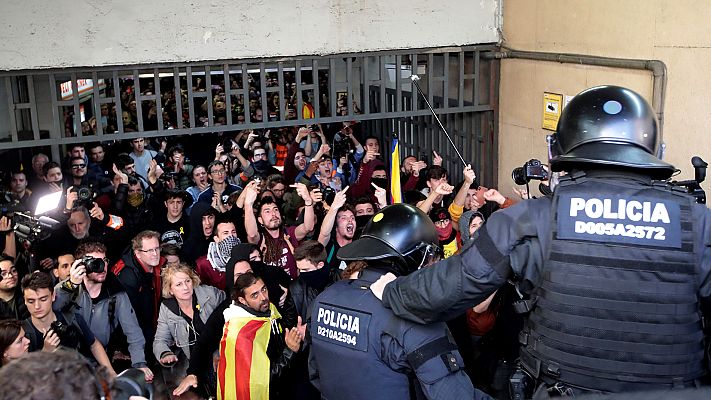 Informativo 24h - Tres detenidos y 22 heridos en la huelga de Cataluña