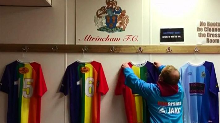Telediario 1 - El Atrincham FC hace viral su camiseta en favor del colectivo LGTBI
