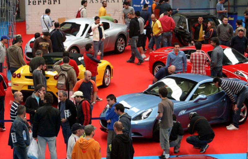 Miles de trabajadores del metal toman el Salón del Automóvil de Vigo