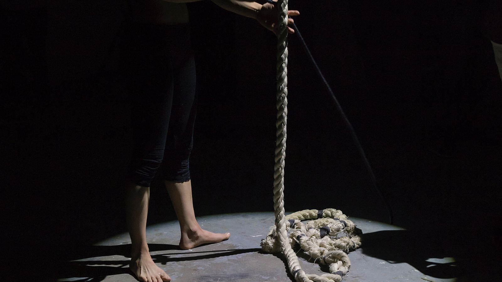 Diez suicidios al día en España: "Es el certificado de defunción de mi hijo. Aquí está representada una vida"