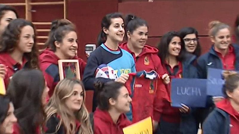 Carolina Marín recibe el apoyo de las 'leonas' | Ver