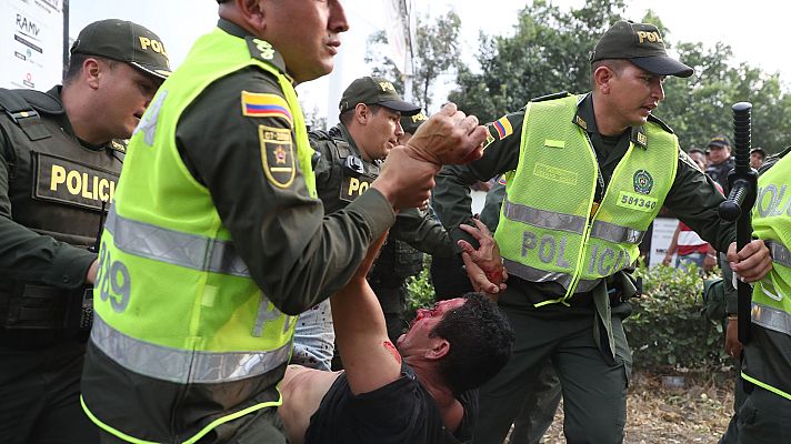 Telediario 1 - Las fuerzas chavistas impiden la llegada de ayuda humanitaria a Venezuela