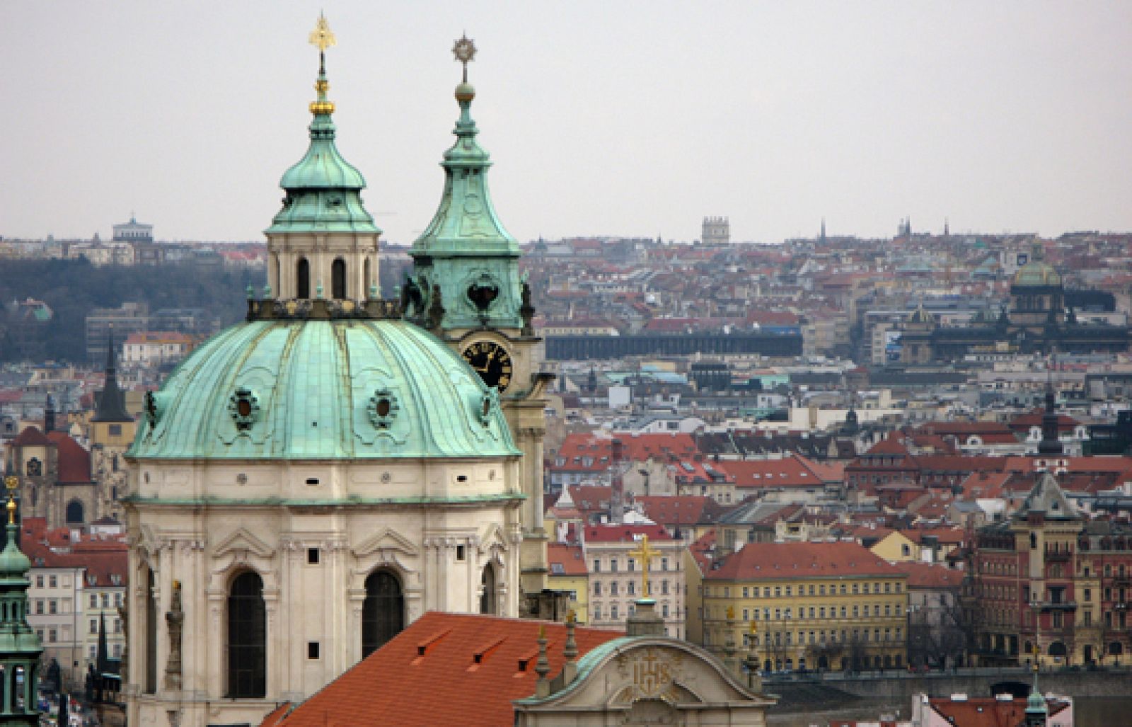 "La República Checa, la bella raptada", En Portada