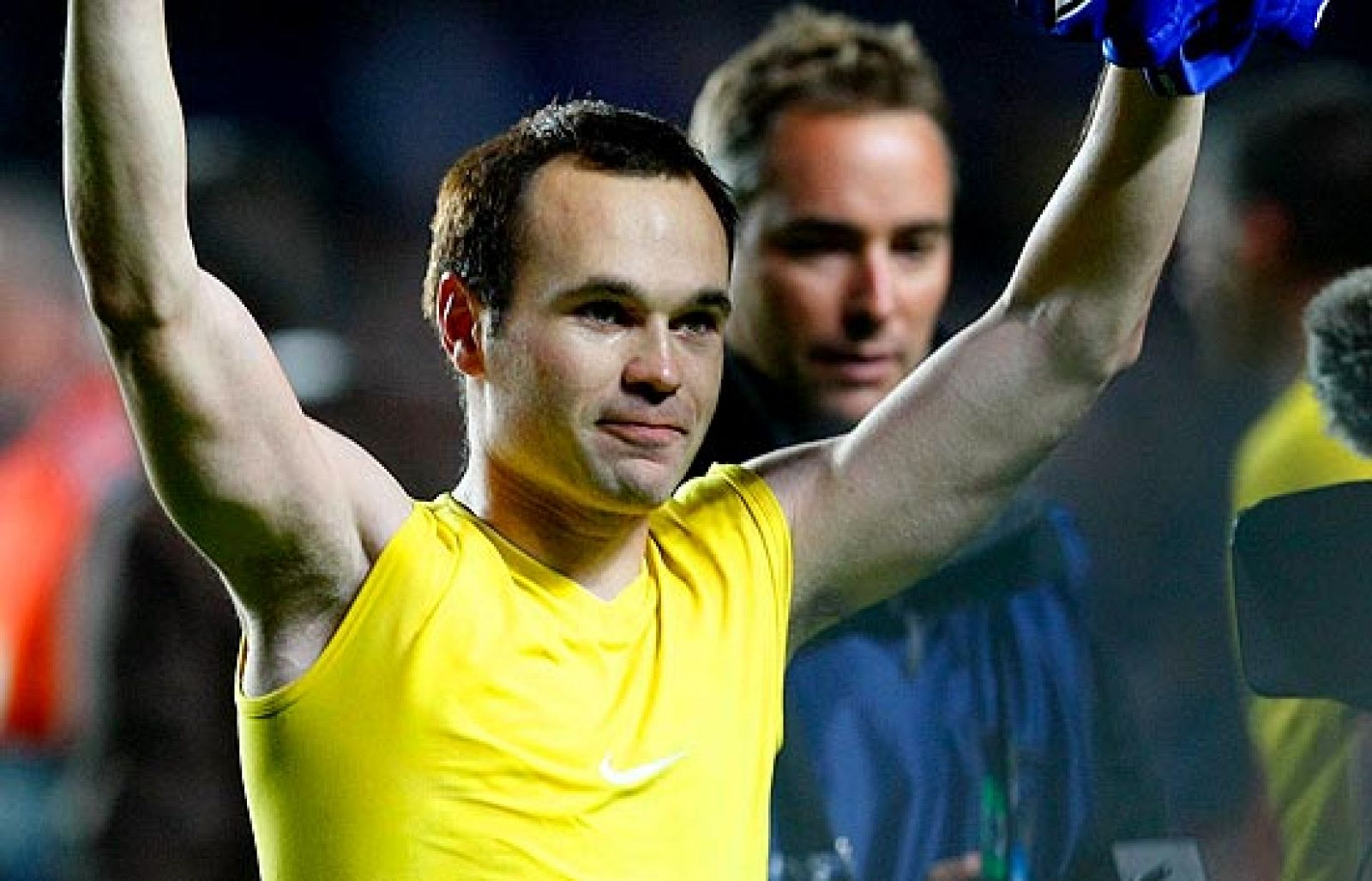 El gran héroe del barcelonismo actual, Andrés Iniesta, cree que hay que confirmar esta gran temporada con la consecución de títulos y apuesta por el triplete.