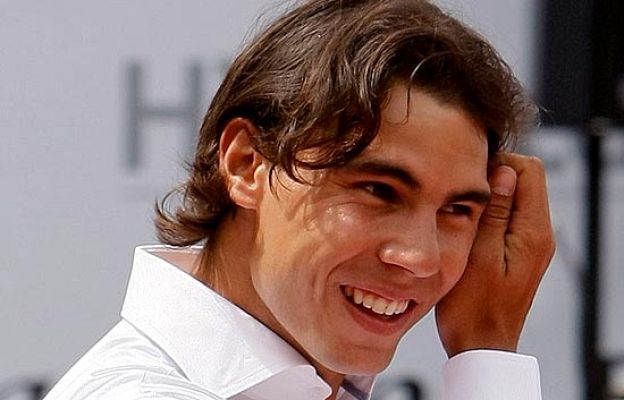  - Nadal, trajeado sobre tierra batida