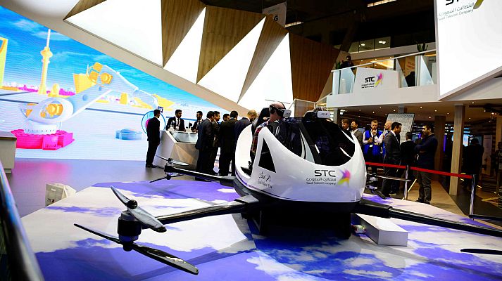 Telediario 1 - La conducción autónoma se alía con la conectividad para aumentar la seguridad en todo tipo de vehículos