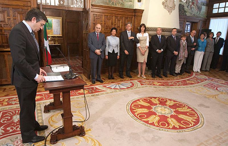 Acto íntegro de la toma de posesión del Gobierno de Patxi López