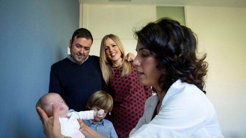 Operan del corazón a una bebé prematura de 1,3 kilos