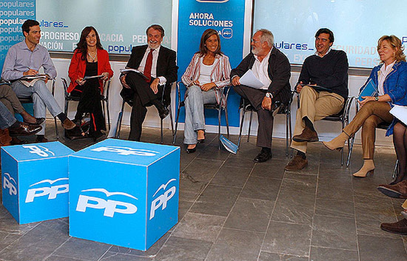 Los candidatos a las eurooeas pendientes de la crisis | Ver