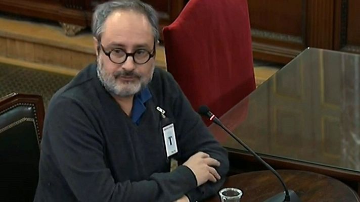 España en 24h - El exdiputado de la CUP Antonio Baños se niega a responder a Vox en el juicio del 'procés'