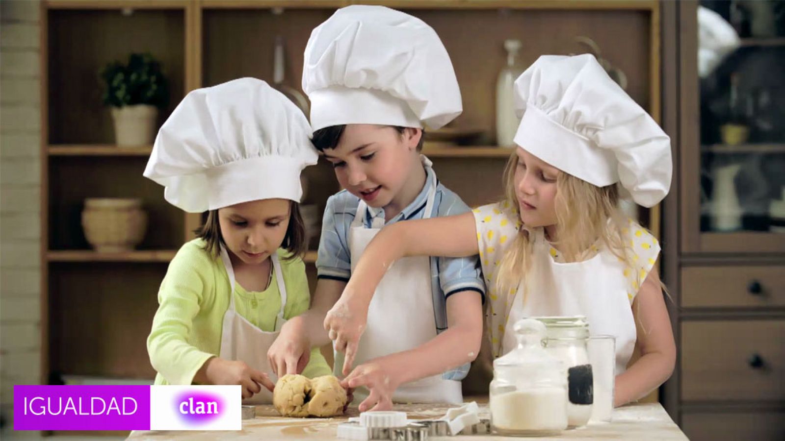 Por la igualdad - Las niñas y los niños son iguales en Clan 1 - El mes de... | Ver