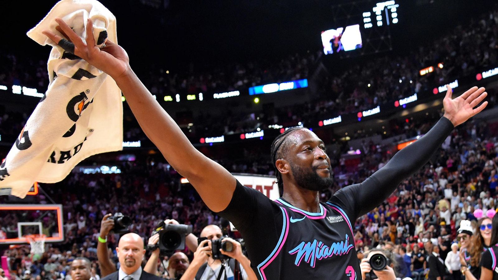 Wade tumba a los Warriors sobre la bocina - RTVE.es - Informativo 24h | Ver