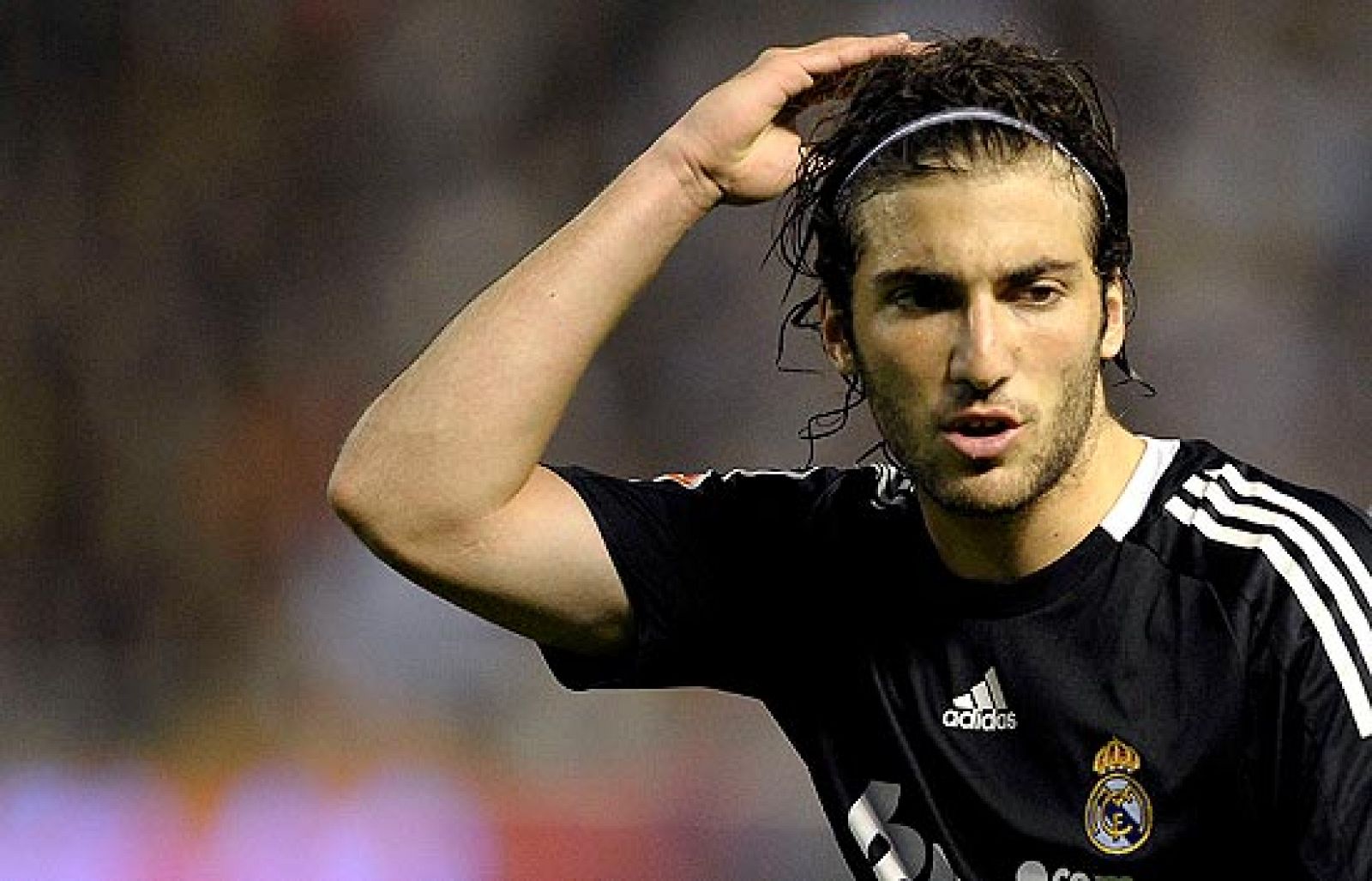 El jugador del Real Madrid, 'Pipita' Higuaín, ha lamentado la derrota ante el Valencia y ha asegurado que no hay que bajar la cabeza y se debe "seguir luchando".