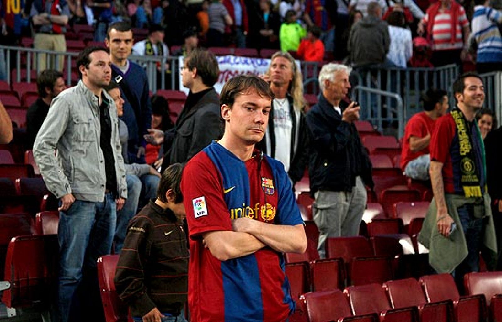 A pesar de que se les escapase en el último suspiro, los aficionados del Barcelona presentes en el Camp Nou confían en que la próxima jornada se hagan con él título de Liga.