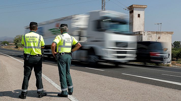 Telediario 1 - 8.800 conductores de camiones y furgonetas han sido denunciados por la Guardia Civil de Tráfico en una semana