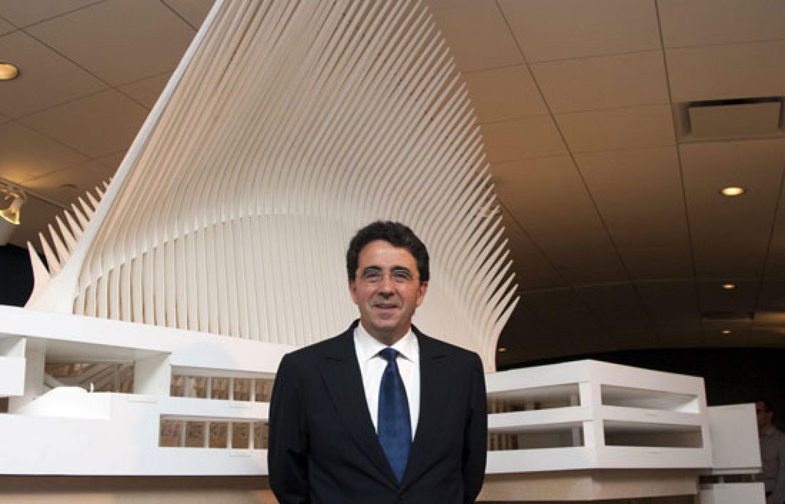 Calatrava presenta en Nueva York una exposición sobre la estación que ha diseñado para la zona de Manhattan destruida el 11-S | Ver
