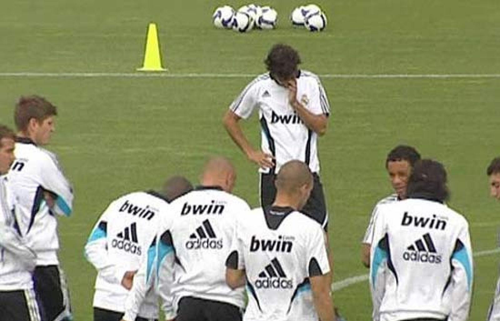 Vicente Boluda ha tenido una reunión con Juande Ramos y Mijatovic para redirigir al equipo en el tramo final de la liga.