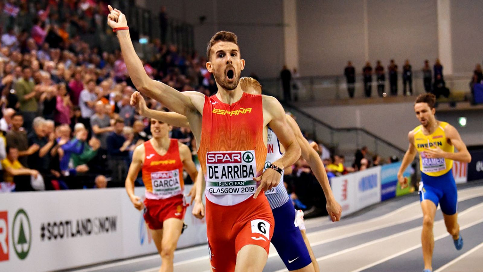 El salmantino Álvaro de Arriba se ha proclamado campeón de Europa de 800 metros en pista cubierta con una marca de 1:46.83 después de ejecutar en la última vuelta un ataque largo que resultó letal para sus rivales.