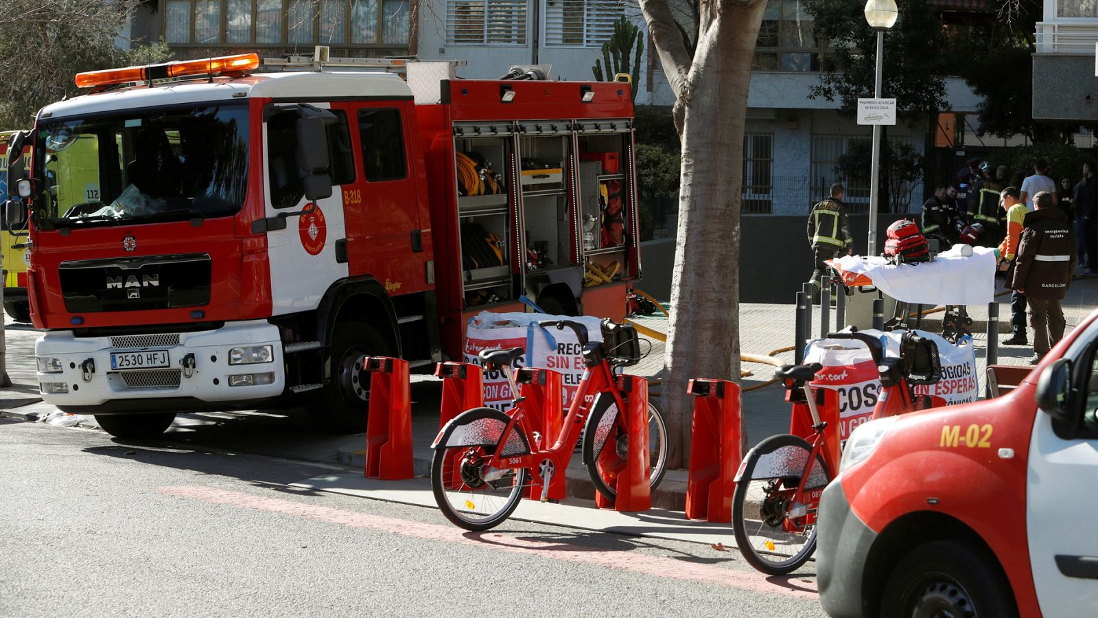 Dos muertos en un incendio en una vivienda en Barcelona