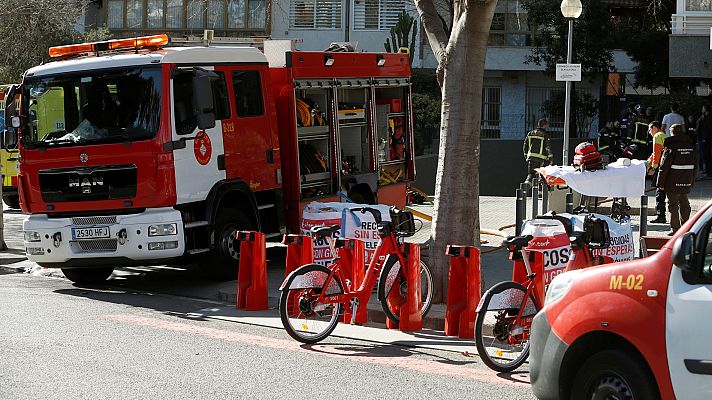 Telediario 1 - Dos muertos en un incendio en una vivienda en Barcelona